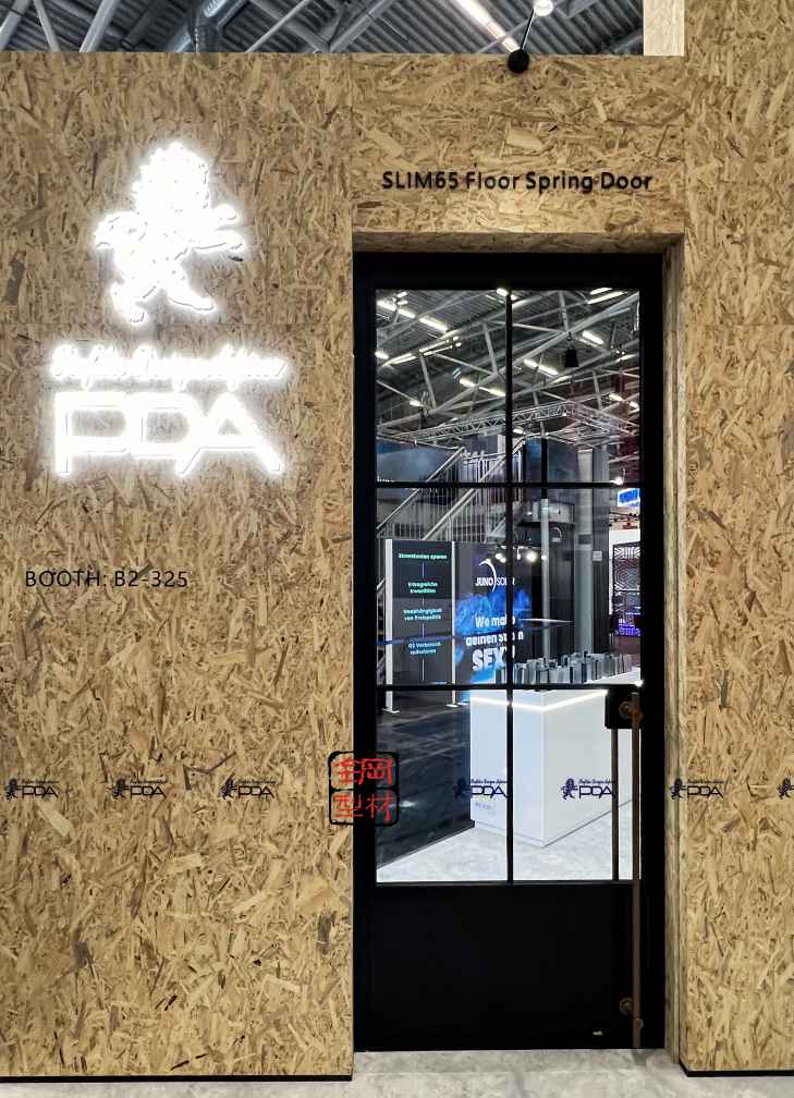 باب زنبركي رفيع للأرضية من PDA